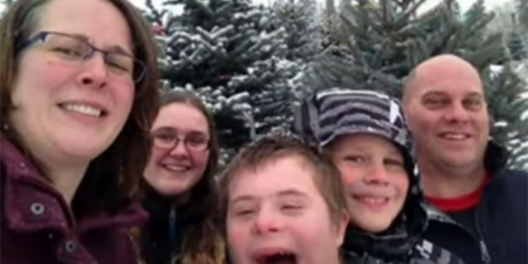 clearwater's-parker-thomas-wants-to-be-a-youtube-star,-and-you-can-help