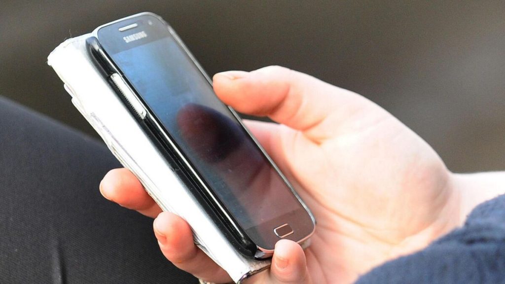 young-teens-getting-access-to-drugs-via-social-media