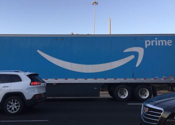 amazon-goes-on-the-attack-through-twitter-ahead-of-union-count
