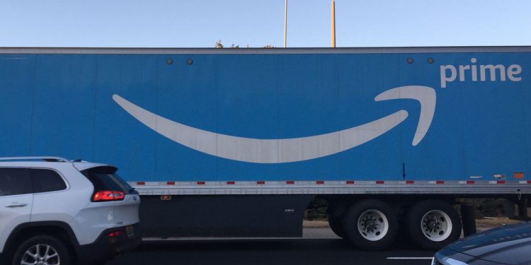 amazon-goes-on-the-attack-through-twitter-ahead-of-union-count