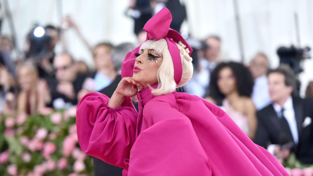 lady-gaga-gushes-over-boyfriend's-sweet-birthday-present-on-instagram