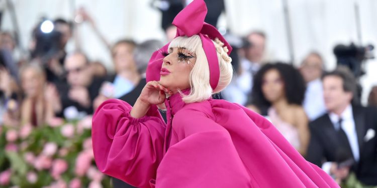 lady-gaga-gushes-over-boyfriend's-sweet-birthday-present-on-instagram
