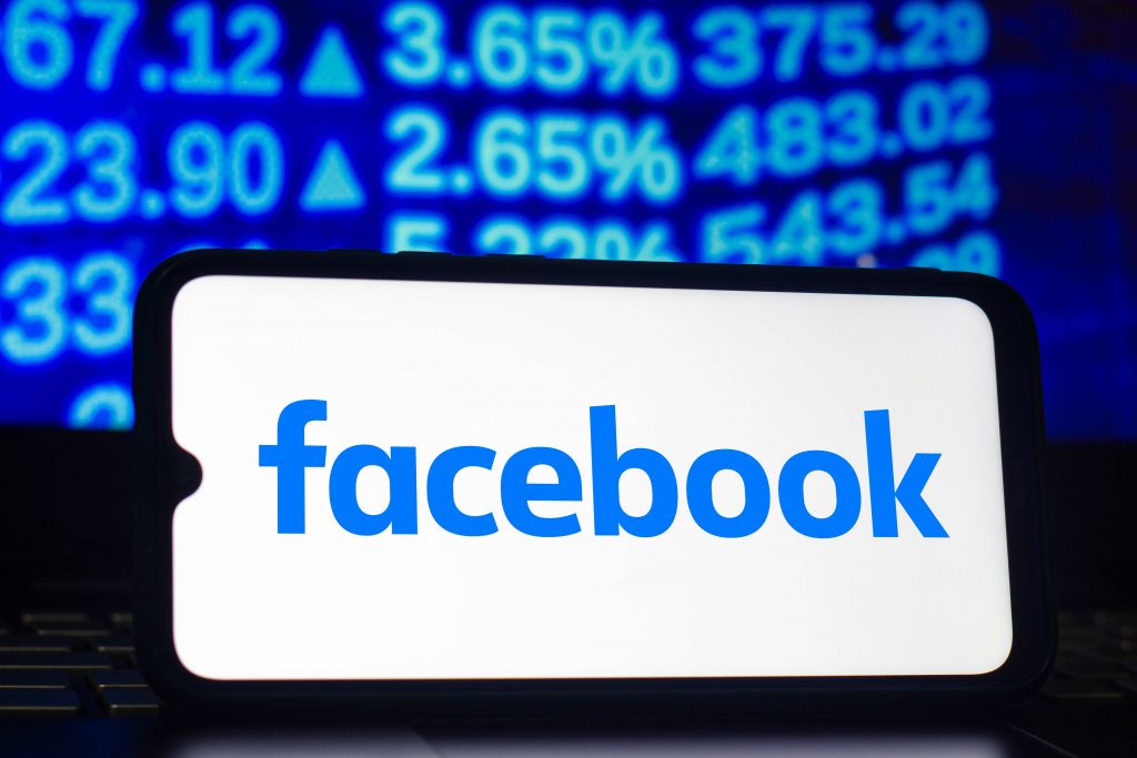 analysts-get-bullish-on-facebook-and-twitter,-but-trader-warns-of-one-headwind-coming-to-a-…