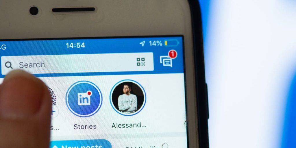 linkedin-is-doing-'early-tests'-of-a-clubhouse-competitor-as-the-audio-space-heats-up