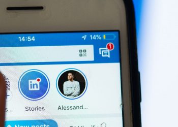 linkedin-is-doing-'early-tests'-of-a-clubhouse-competitor-as-the-audio-space-heats-up