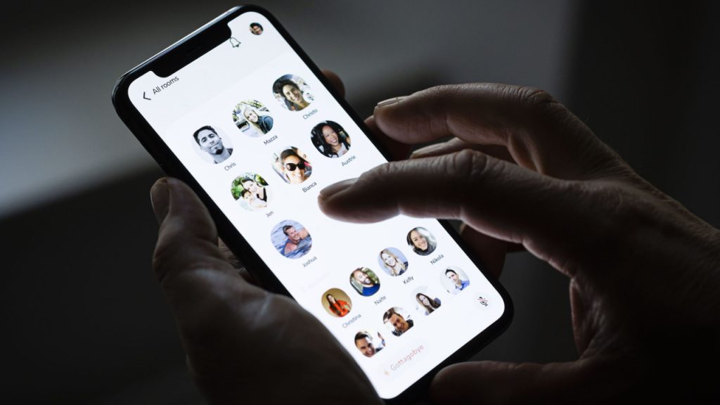 unsafe-for-kids?-what-you-should-know-about-the-new-clubhouse-app:-venn-+-5-live