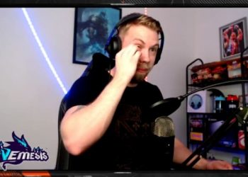 twitch-streamer-loses-apex-legends-match-after-glass-eye-pops-out