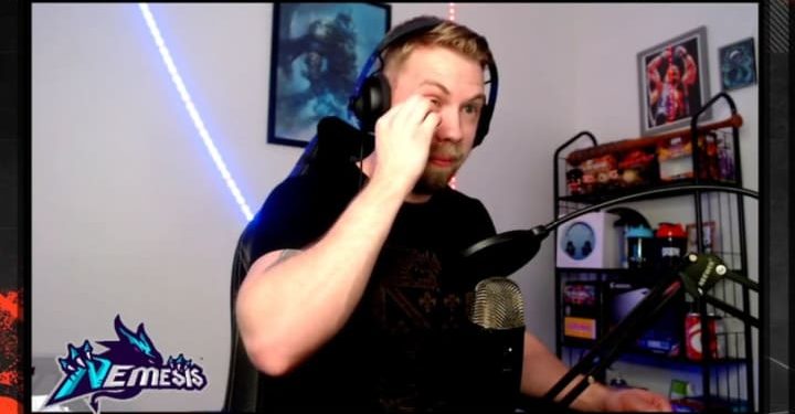 twitch-streamer-loses-apex-legends-match-after-glass-eye-pops-out