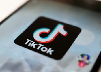 tiktok,-instagram-influencers-motivating-teen-spending-on-clothing-brands-online
