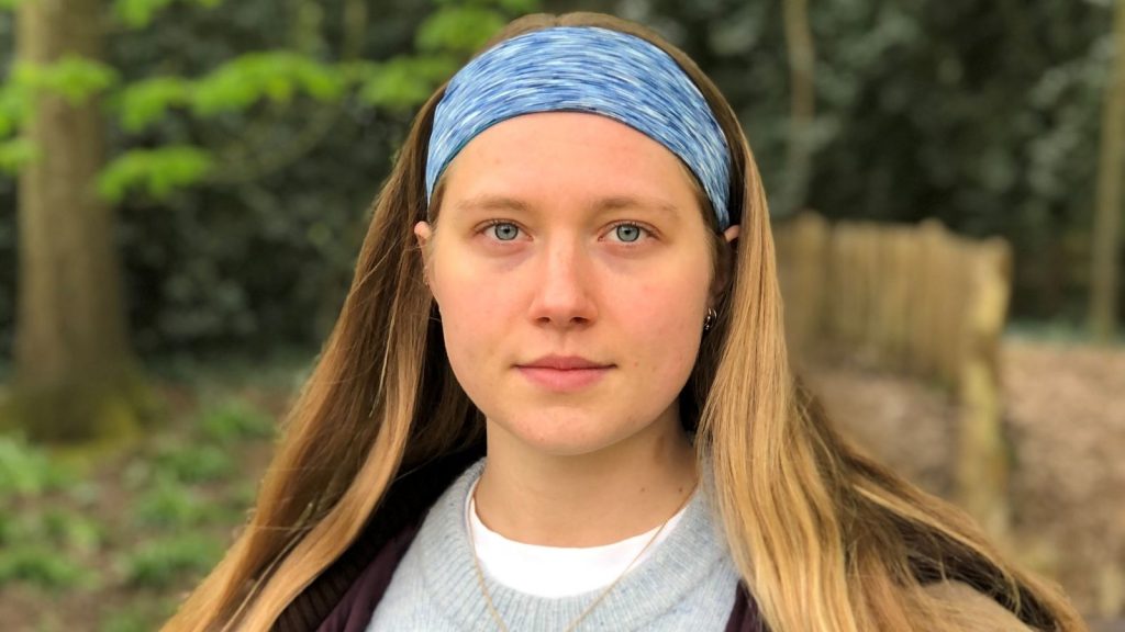 messaging-apps-like-snapchat-see-girls-sent-abusive-messages-by-boys-of-their-age,-and-they-feel-…