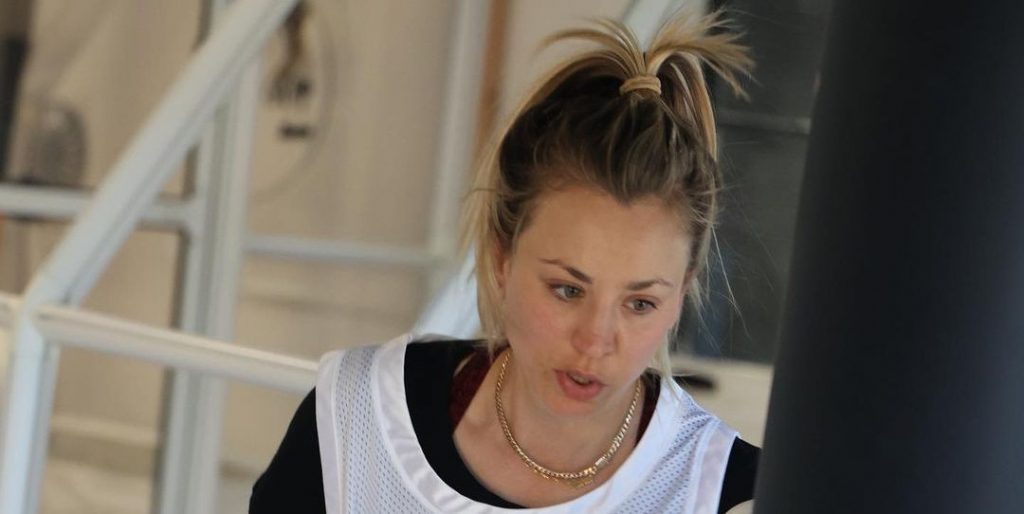 kaley-cuoco's-sweaty-pics-from-her-latest-workout-are-serious-#mondaymotivation