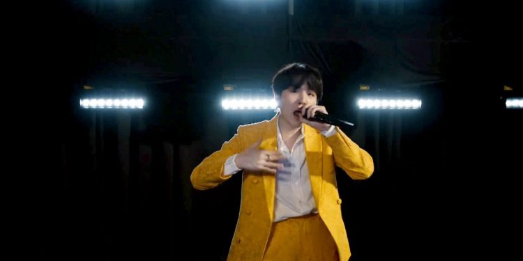 bts-member-suga-hits-a-major-milestone-on-youtube-with-his-solo-single-'daechwita'