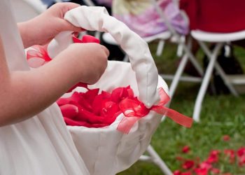 bride-asks-facebook-if-it's-ok-to-make-9-year-old-don-shapewear-with-her-'snug'-dress