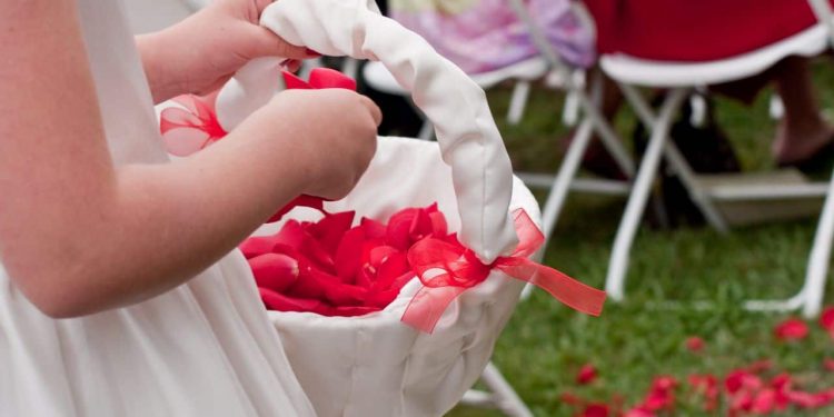 bride-asks-facebook-if-it's-ok-to-make-9-year-old-don-shapewear-with-her-'snug'-dress