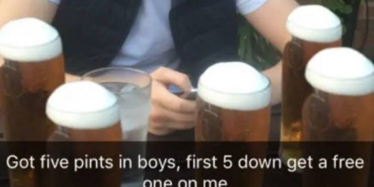 guy-gets-his-mates-to-the-pub-by-'copy-and-pasting'-his-pint-on-snapchat