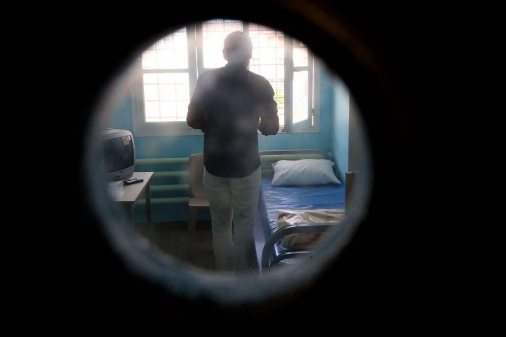 french-inmate-producing-instagram-cookery-clips-from-prison-cell