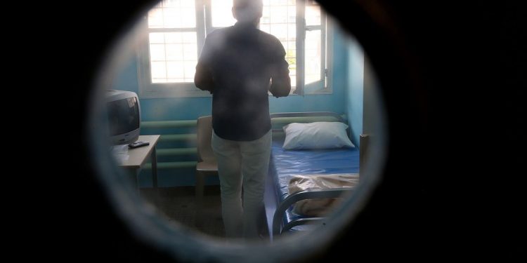 french-inmate-producing-instagram-cookery-clips-from-prison-cell