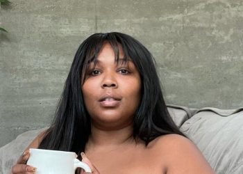 lizzo-shares-unedited-nude-pic-to-shift-conventional-beauty-ideals:-'let's-get-real-y'all'