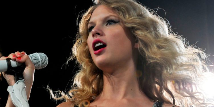 column:-fearless-(taylor's-version)-marks-emotional-growth-for-taylor-swift-and-her-listeners