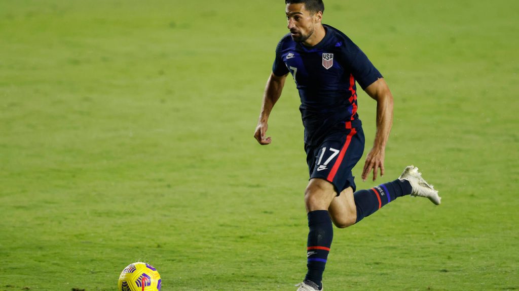 galaxy-midfielder-lletget-suspended-for-gay-slur-on-instagram