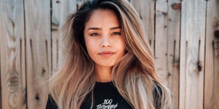 valkyrae-bluntly-denies-fan-request-to-go-to-prom-during-youtube-stream