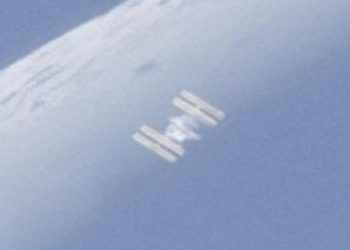 viral-instagram-video-shows-how-small-the-space-station-is-compared-to-the-moon