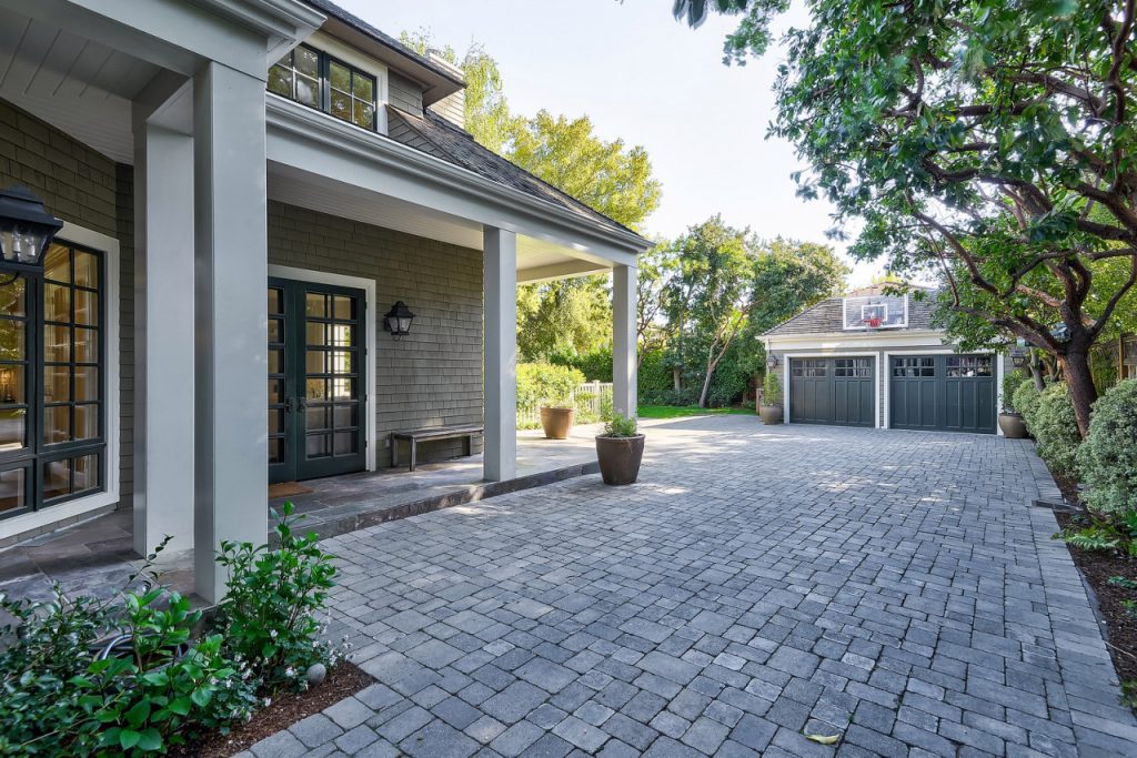 take-a-tour:-home,-garage-where-tech-legends-launched-youtube-now-for-sale