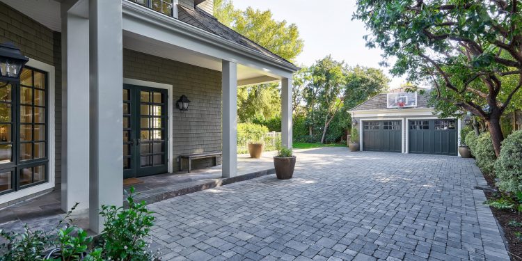 take-a-tour:-home,-garage-where-tech-legends-launched-youtube-now-for-sale
