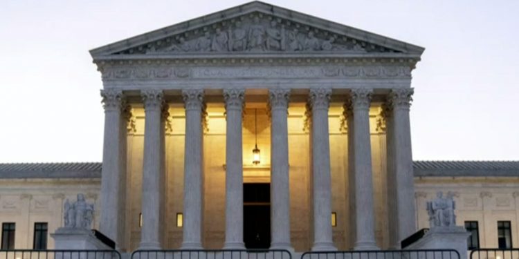 supreme-court-hears-case-on-student's-free-speech-rights-on-snapchat