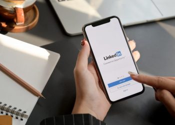 how-law-firms-can-reach-potential-clients-with-content-on-linkedin