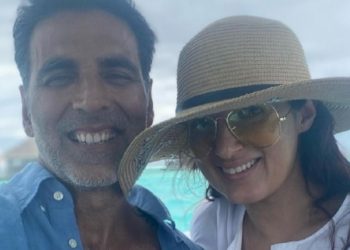 twitter-user-says-akshay-kumar-is-not-doing-enough-during-covid-crisis,-twinkle-responds