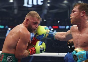 twitter:-pros-react-to-canelo-alvarez's-tko-victory-over-billy-joe-saunders