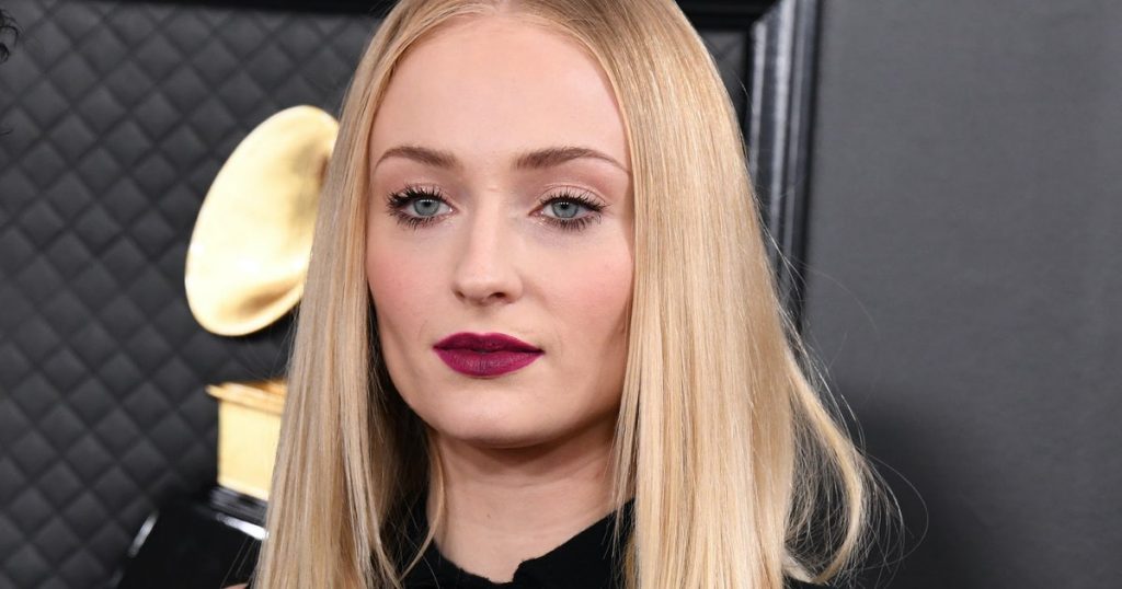 sophie-turner-mother's-day-2021-instagram-showed-off-a-very-fitting-ring