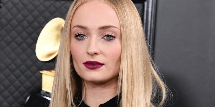 sophie-turner-mother's-day-2021-instagram-showed-off-a-very-fitting-ring