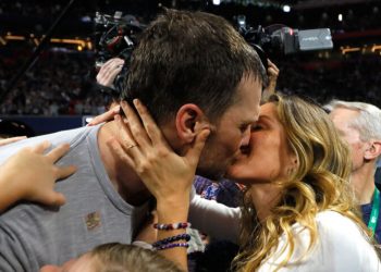 tom-brady-gives-mother's-day-tribute-to-gisele-bundchen