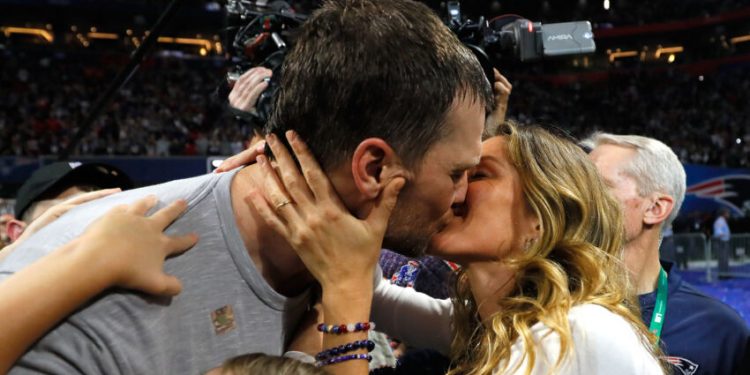 tom-brady-gives-mother's-day-tribute-to-gisele-bundchen
