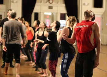 intimate-glance-–-live-with-the-koresh-dancers