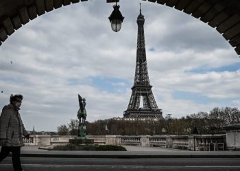 a-french-coronavirus-conspiracy-video-stayed-on-youtube-and-facebook-for-months