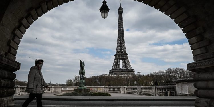 a-french-coronavirus-conspiracy-video-stayed-on-youtube-and-facebook-for-months