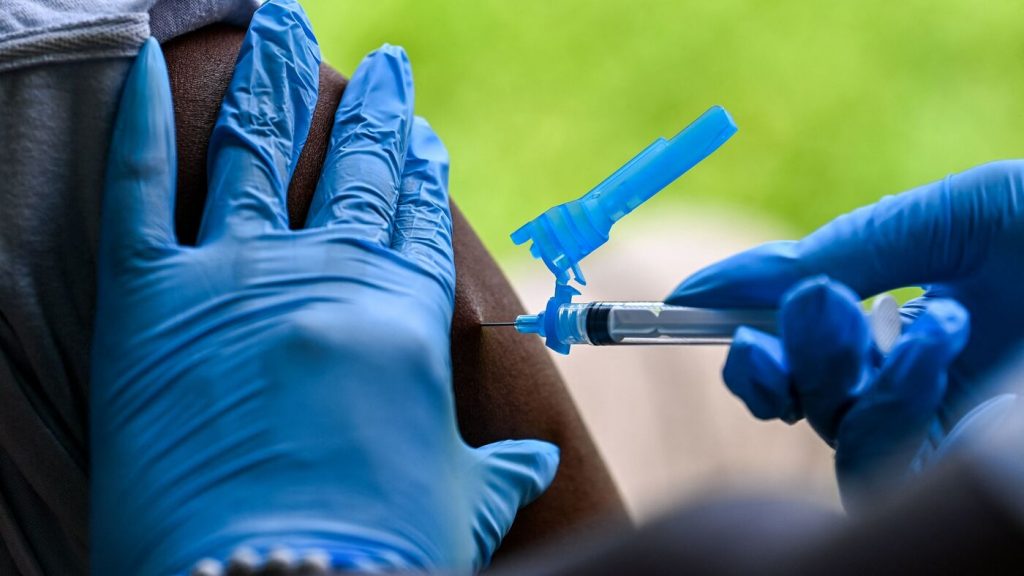 'disinformation-dozen'-test-facebook's,-twitter's-ability-to-curb-vaccine-hoaxes