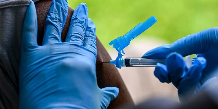 'disinformation-dozen'-test-facebook's,-twitter's-ability-to-curb-vaccine-hoaxes