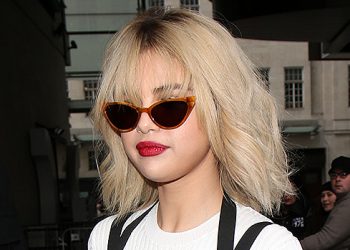 selena-gomez-rocks-thickblonde-ponytail-in-newyoutube-beauty-tutorial-video—-watch