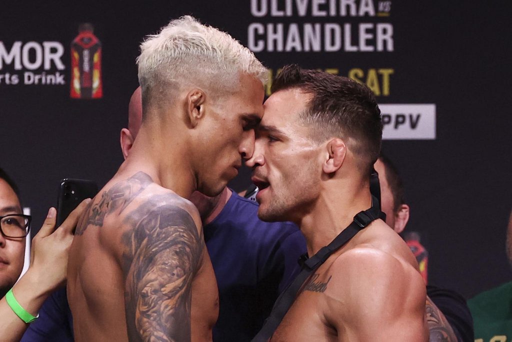 twitter-reacts-to-charles-oliveira's-title-winning-tko-of-michael-chandler-at-ufc-262