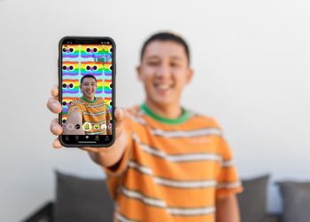 brendan-pang-shows-us-snapchat-lenses-in-time-for-idahobit-day