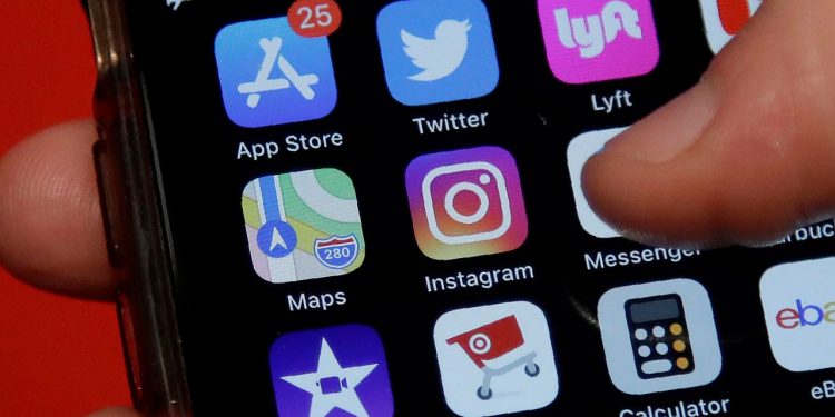 parents-decry-instagram-for-kids-plan-from-facebook
