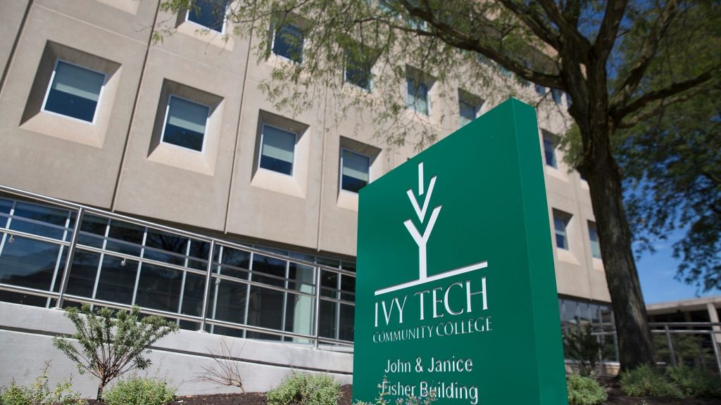ivy-tech-foundation-provides-wi-fi,-laptops-for-earthstone-terrace-residents
