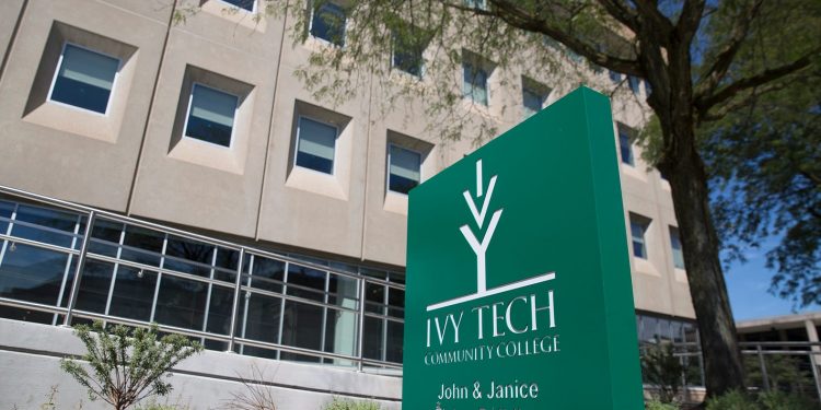 ivy-tech-foundation-provides-wi-fi,-laptops-for-earthstone-terrace-residents