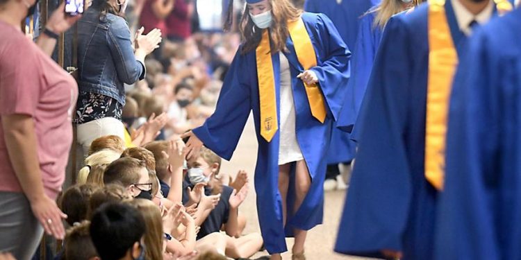 graduation-ceremonies-return-in-new-venues
