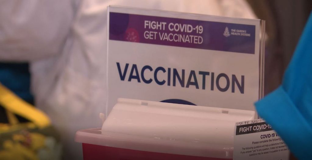 facebook's-mark-zuckerberg-and-wife-help-with-kauai's-vaccination-efforts
