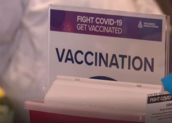 facebook's-mark-zuckerberg-and-wife-help-with-kauai's-vaccination-efforts